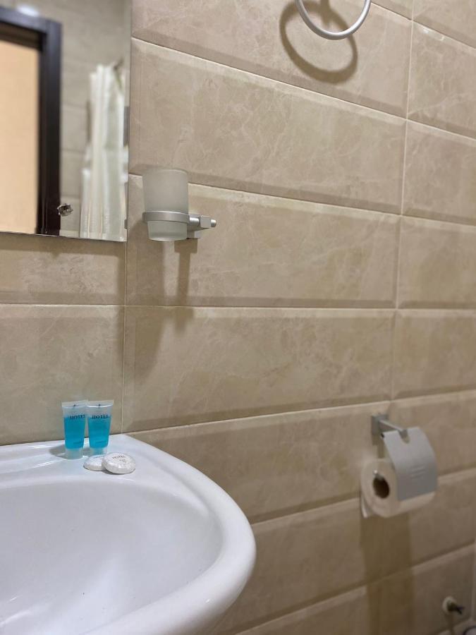 Hotel Saburtalo Roni Tbilisi Eksteriør bilde